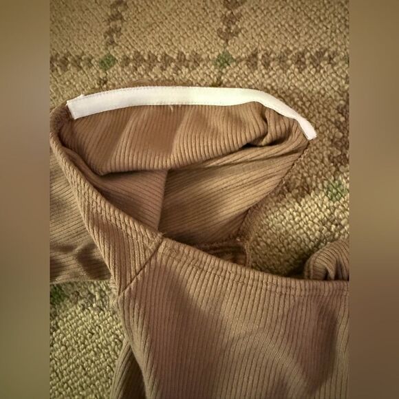 Princess Polly camel ribbed off the shoulder long sleeved crop top 4 - Picture 7 of 12